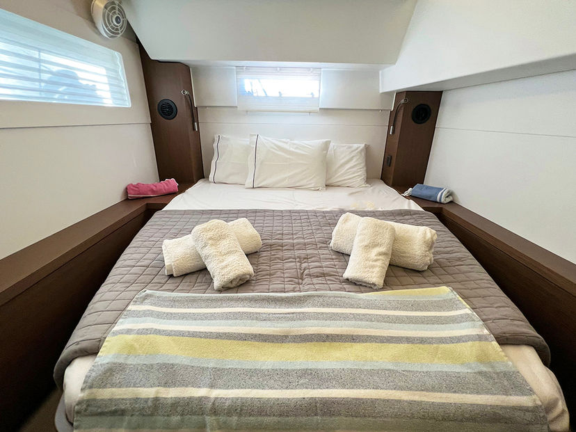 Lagoon 46 MPLE (air condition, generator, water maker) 