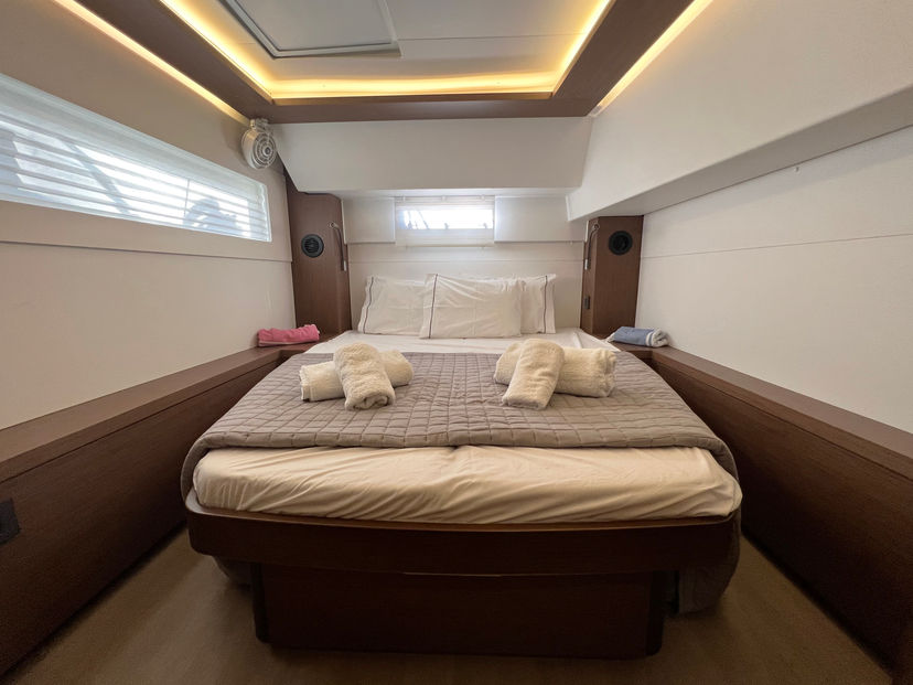 Lagoon 46 MPLE (air condition, generator, water maker) 