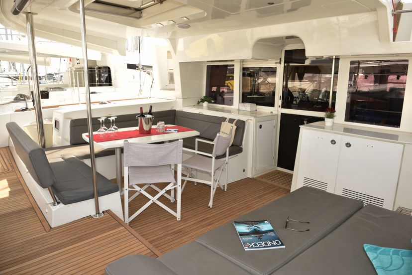 Lagoon 45 AMELIA (A/C, Generator, Watermaker)