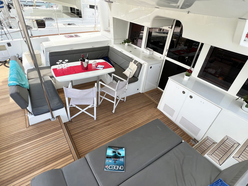Lagoon 45 AMELIA (A/C, Generator, Watermaker)