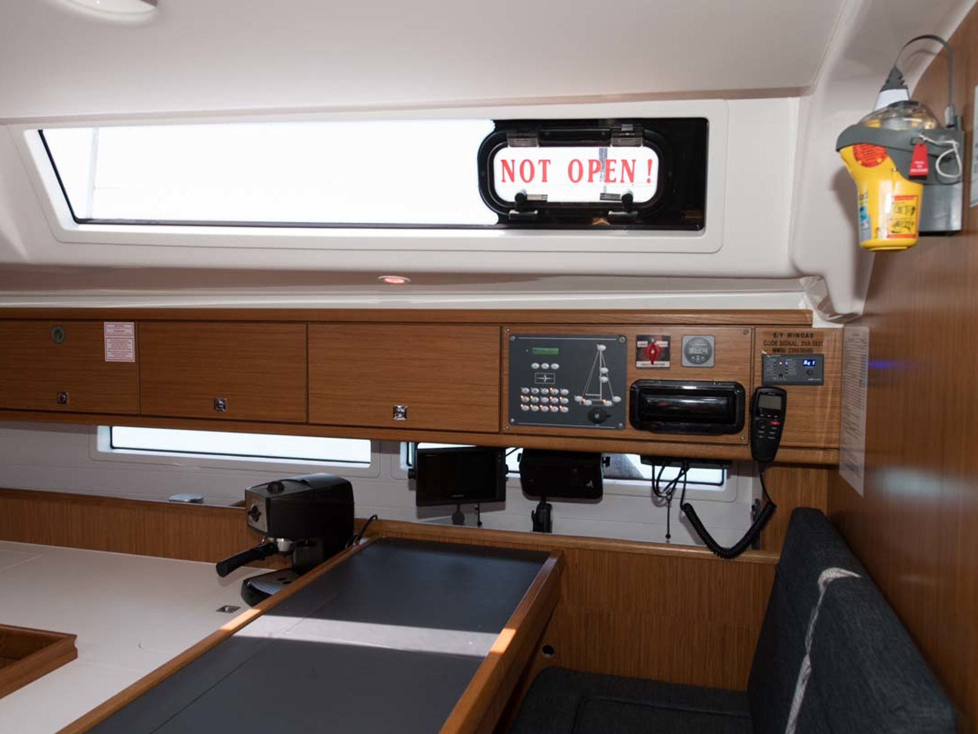 6429865330000106955_Minoas_Interior.jpg
