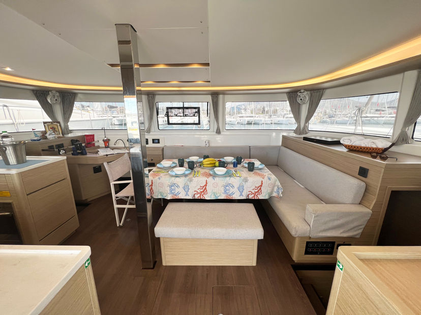 Lagoon 46 MOONDANCE (A/C , generator,watermaker) Skippered Only 