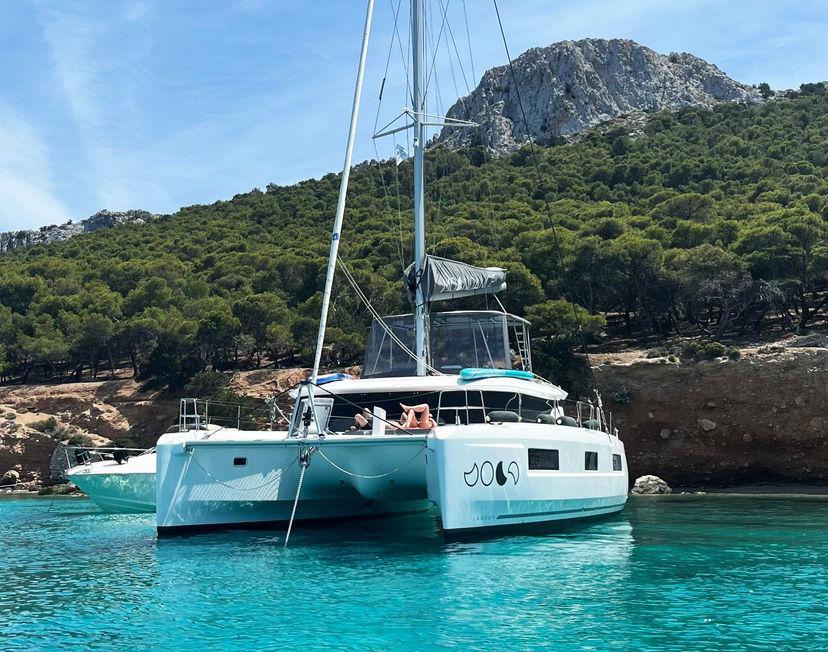 Lagoon 46 MOONDANCE (A/C , generator,watermaker) Skippered Only 