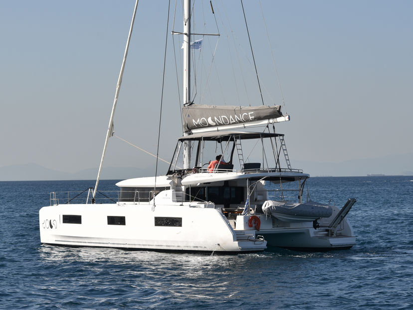 Lagoon 46 MOONDANCE (A/C , generator,watermaker) Skippered Only 