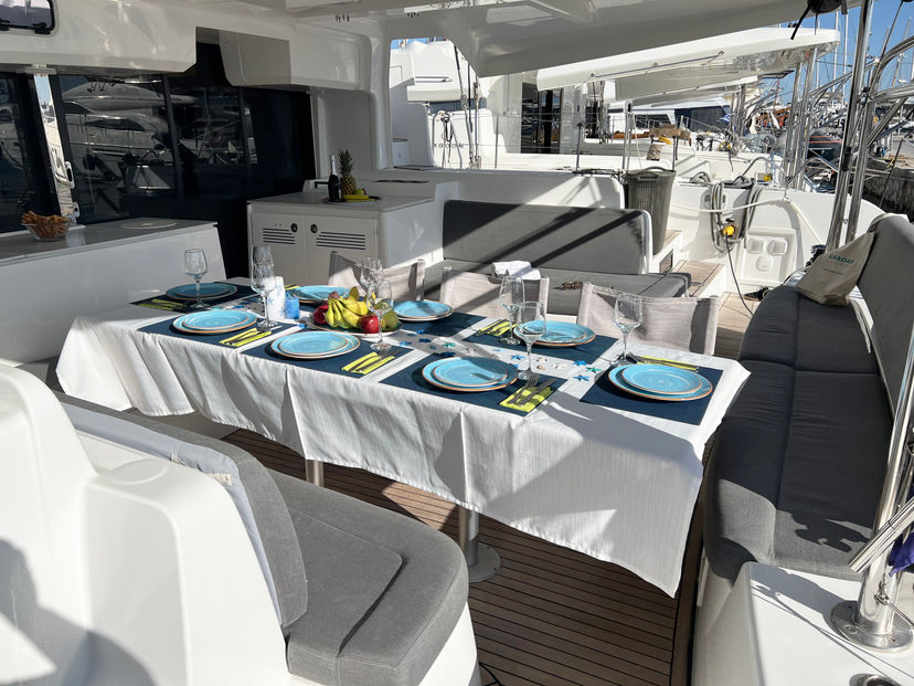 Lagoon 46 MOONDANCE (A/C , generator,watermaker) Skippered Only 