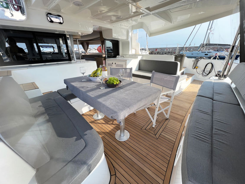 Lagoon 46 MOONDANCE (A/C , generator,watermaker) Skippered Only 