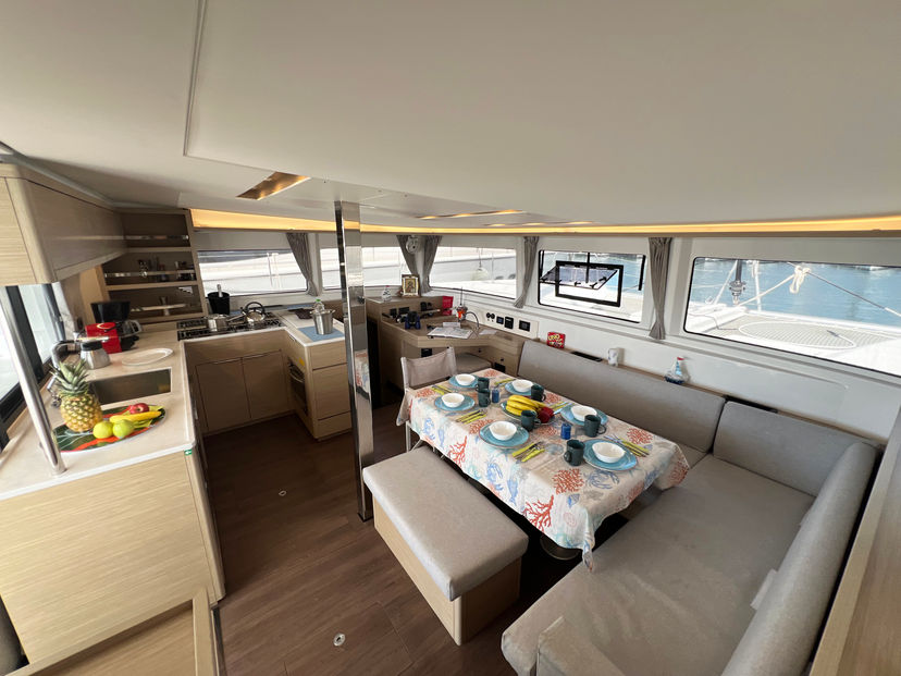 Lagoon 46 MOONDANCE (A/C , generator,watermaker) Skippered Only 