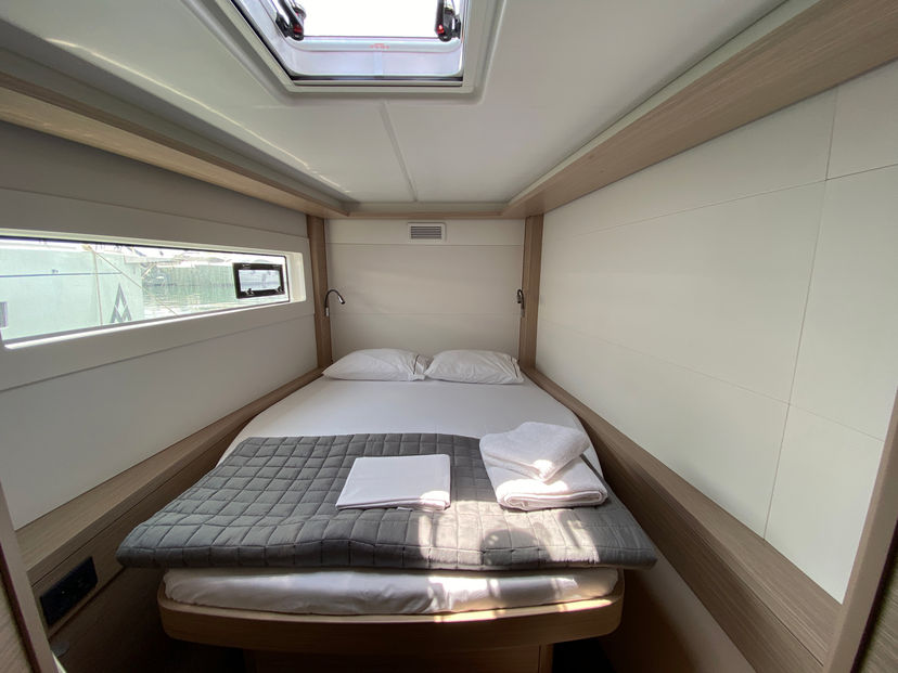 Lagoon 46 MOONDANCE (A/C , generator,watermaker) Skippered Only 