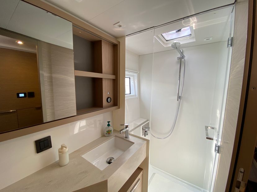 Lagoon 46 MOONDANCE (A/C , generator,watermaker) Skippered Only 