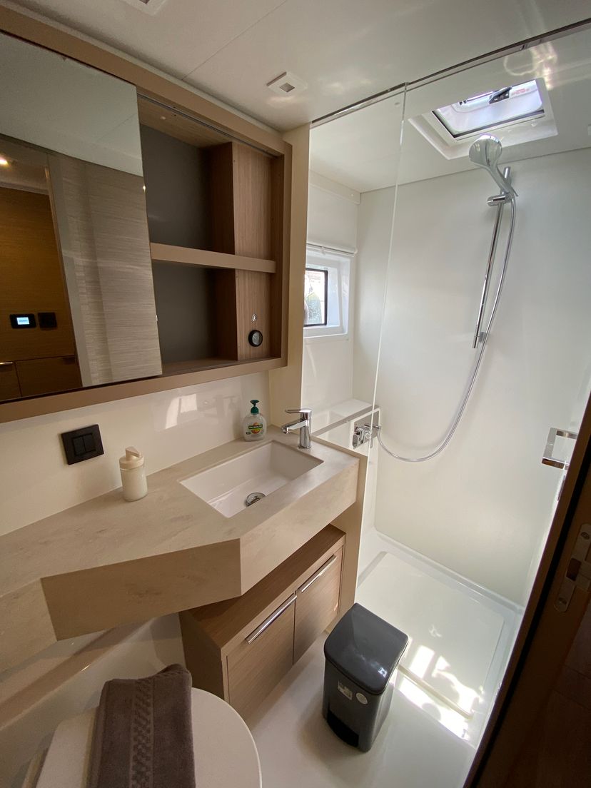 Lagoon 46 MOONDANCE (A/C , generator,watermaker) Skippered Only 