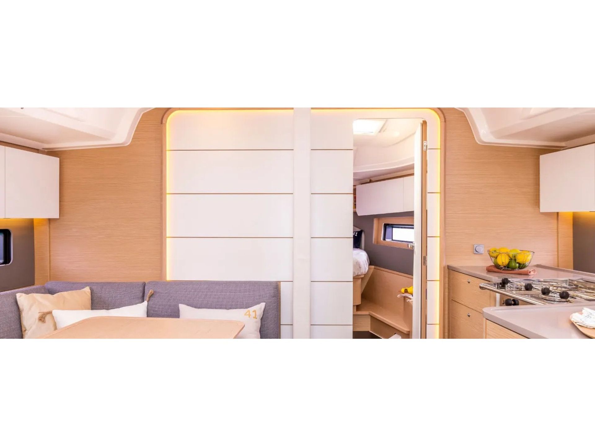 6434280390000102889_ss_fleet_monohull_41.3_INTERIOR.JPG