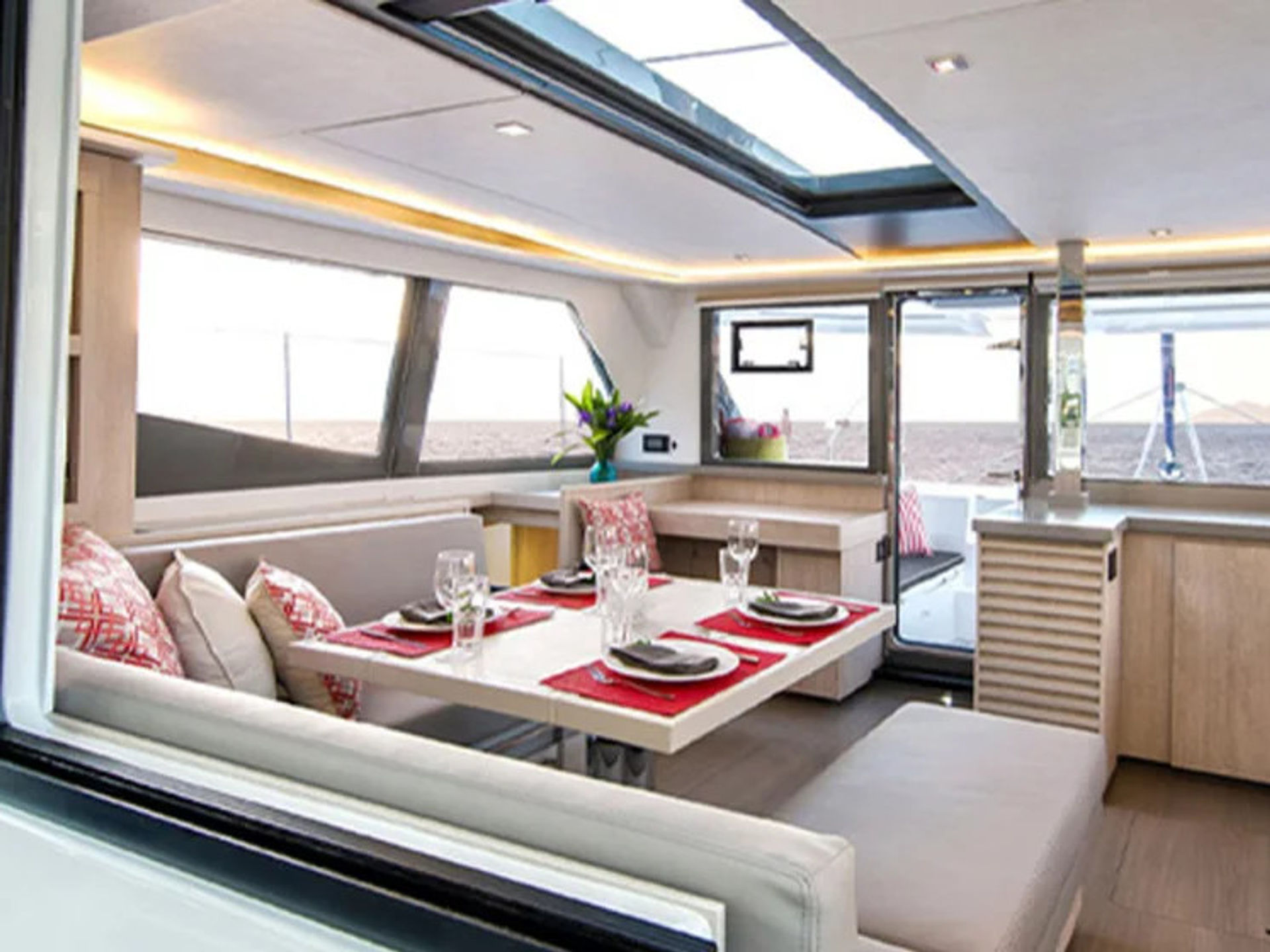 6435018630000102889_interior.jpg