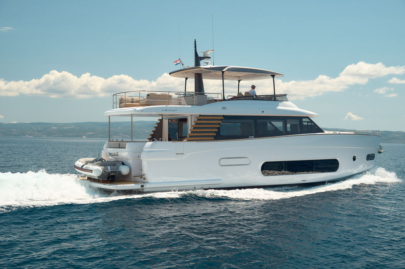 Azimut 66 AVA II