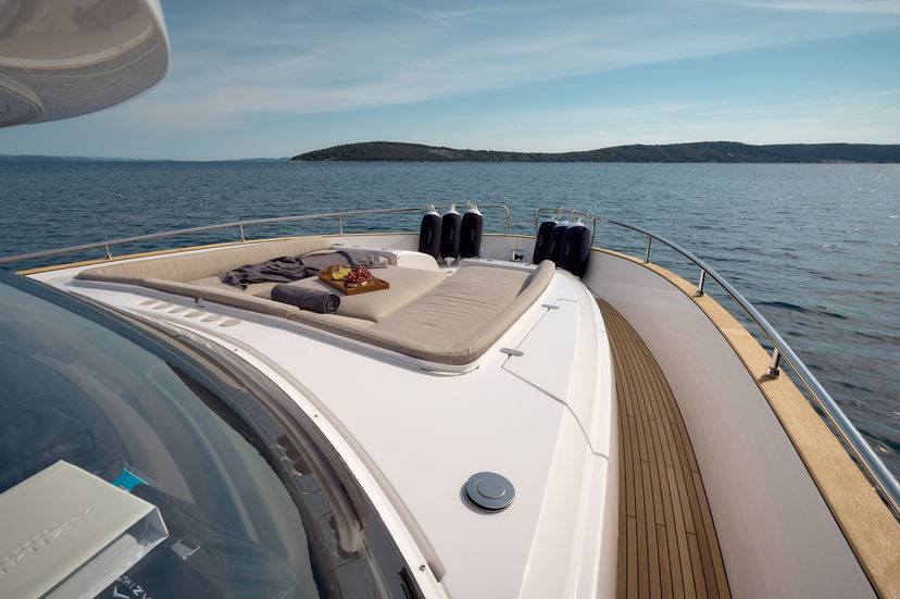 Azimut 66 AVA II