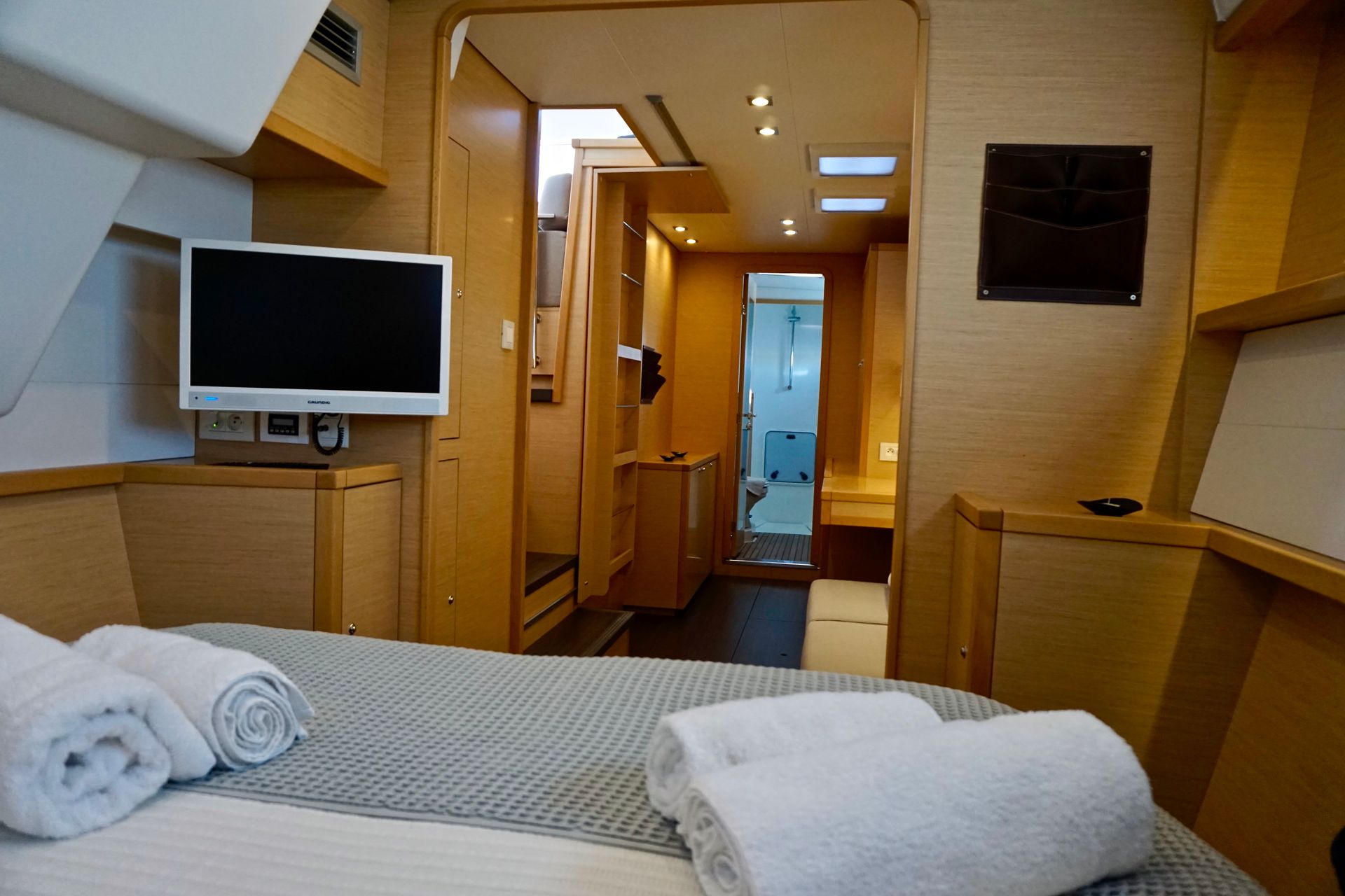 6460041072502784_L450_Master_cabin2.jpeg