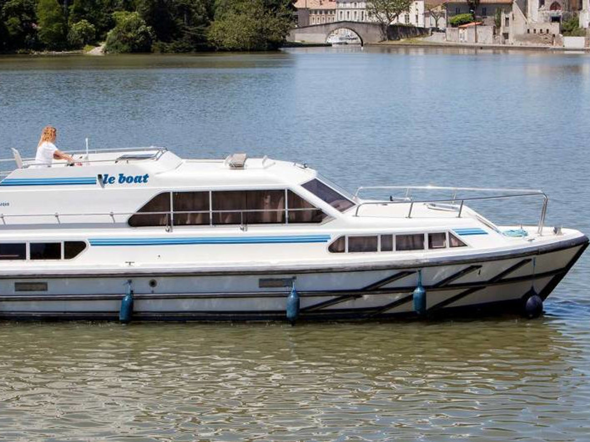 6463131210000102746_Classique_main.jpg