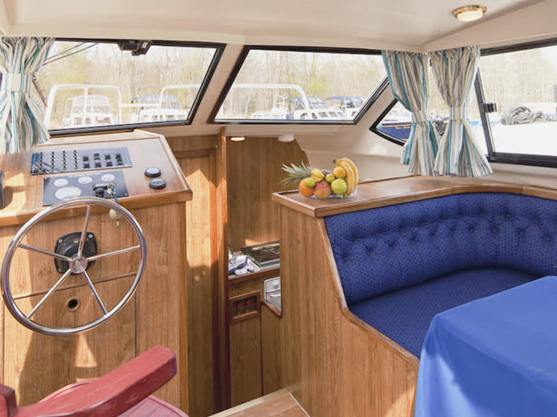 6463147150000102746_Royal_Classique_int2.jpg