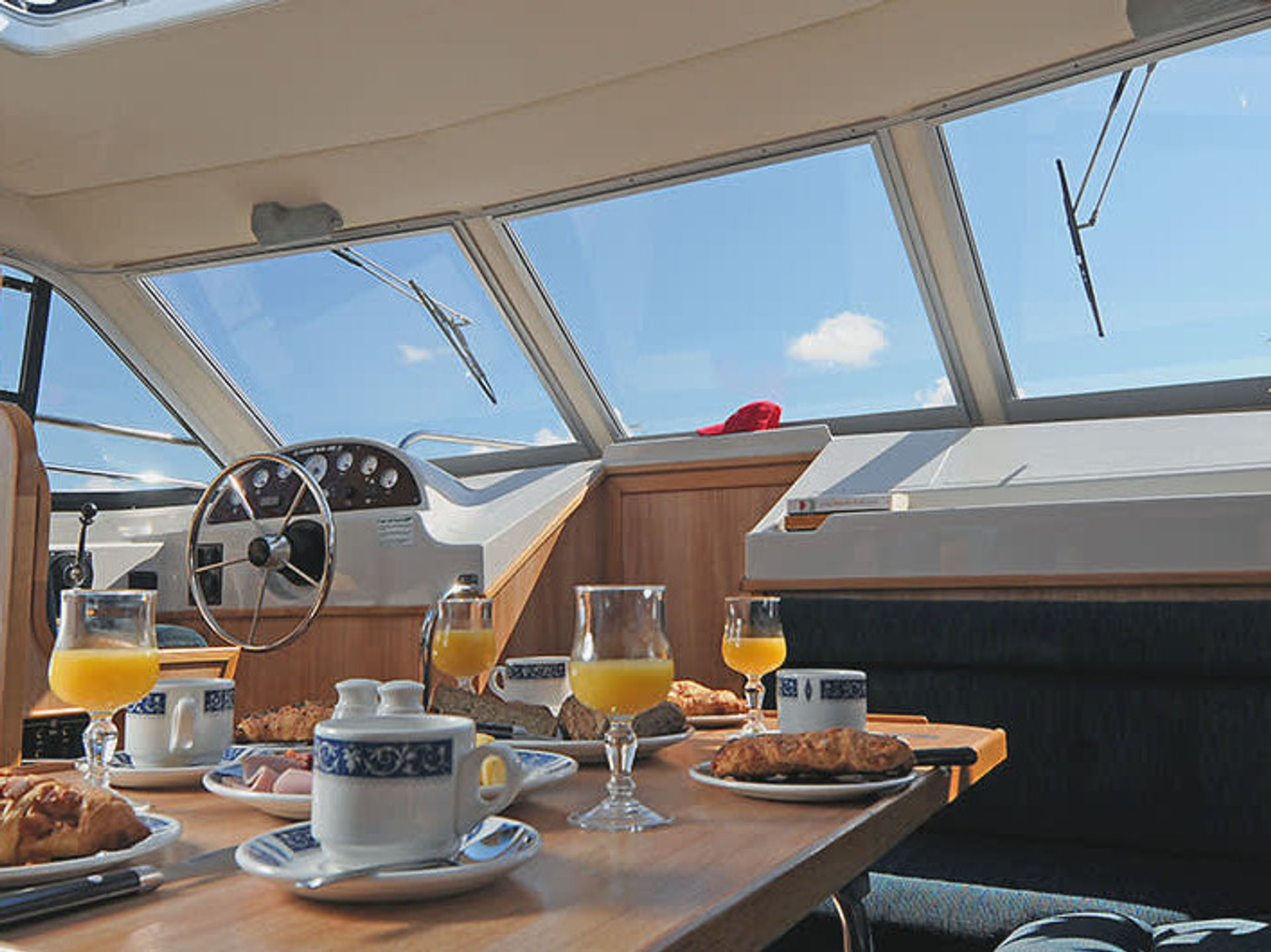 6463169920000102746_Clipper_interior.jpg