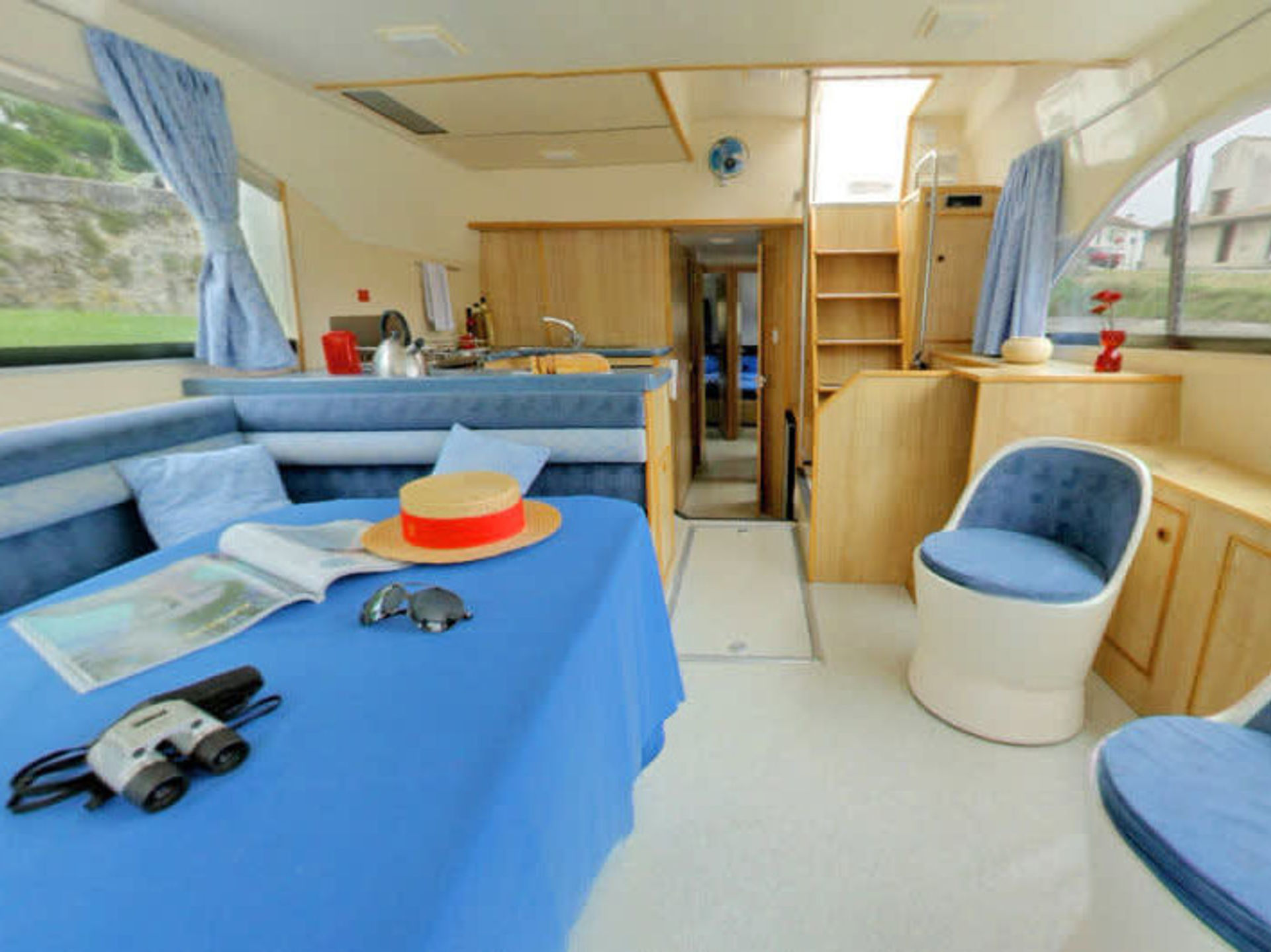 6463280350000102746_Salsa_A_interior.jpg