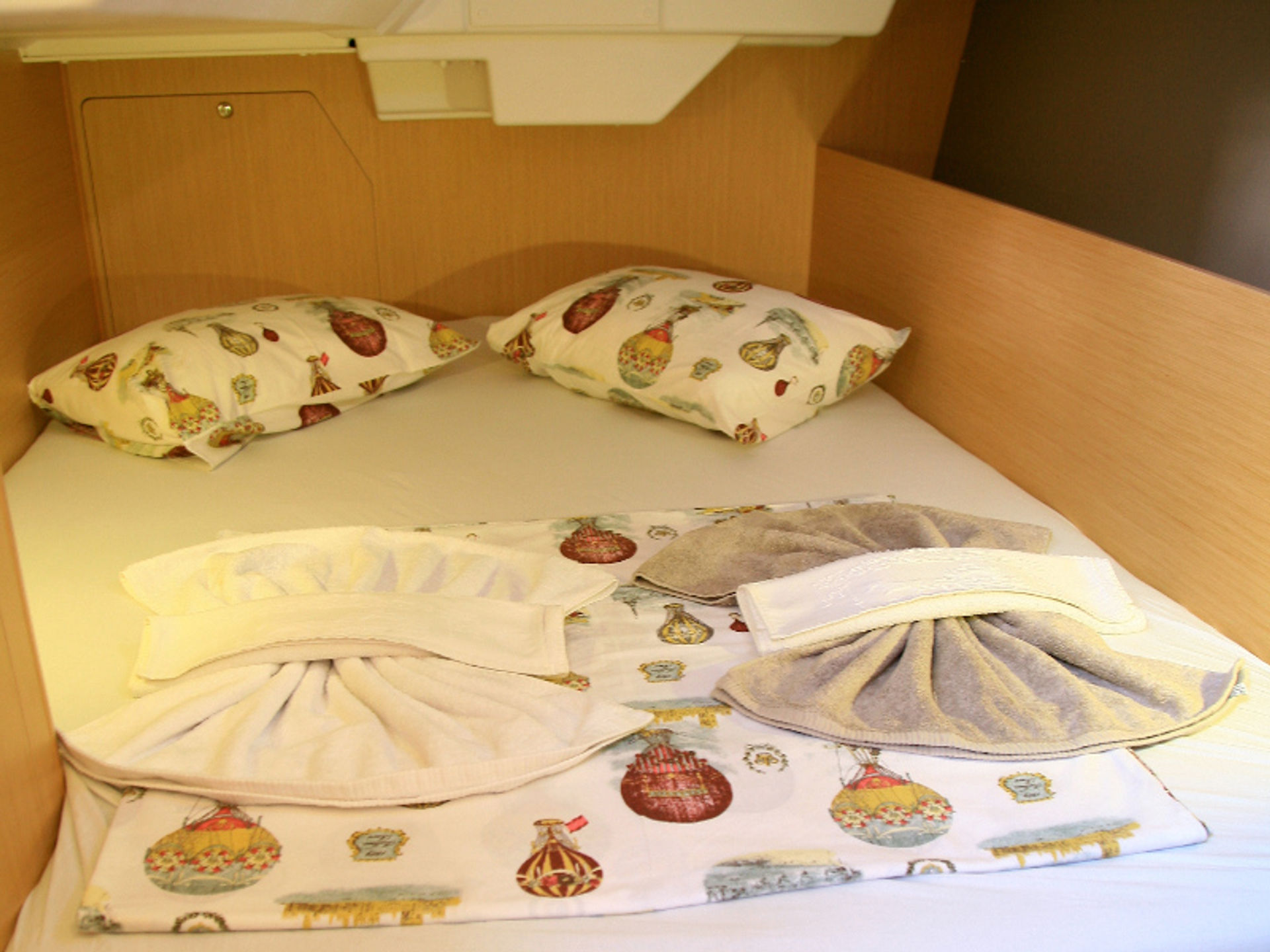 652316890000101324_Ada_back_cabin.JPG