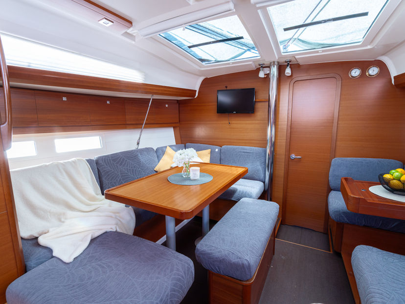 Dufour Yachts GRAND Apus