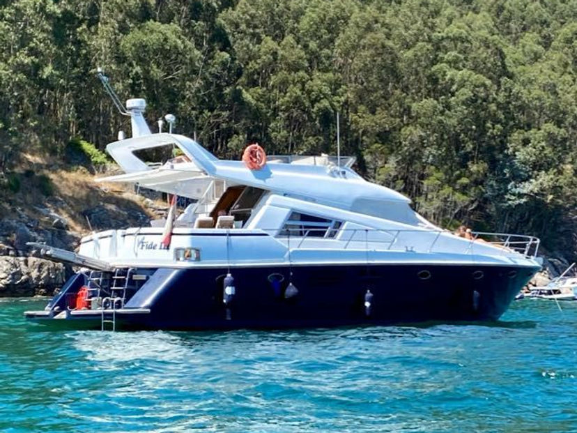 Johnson Yachts Fide Tres