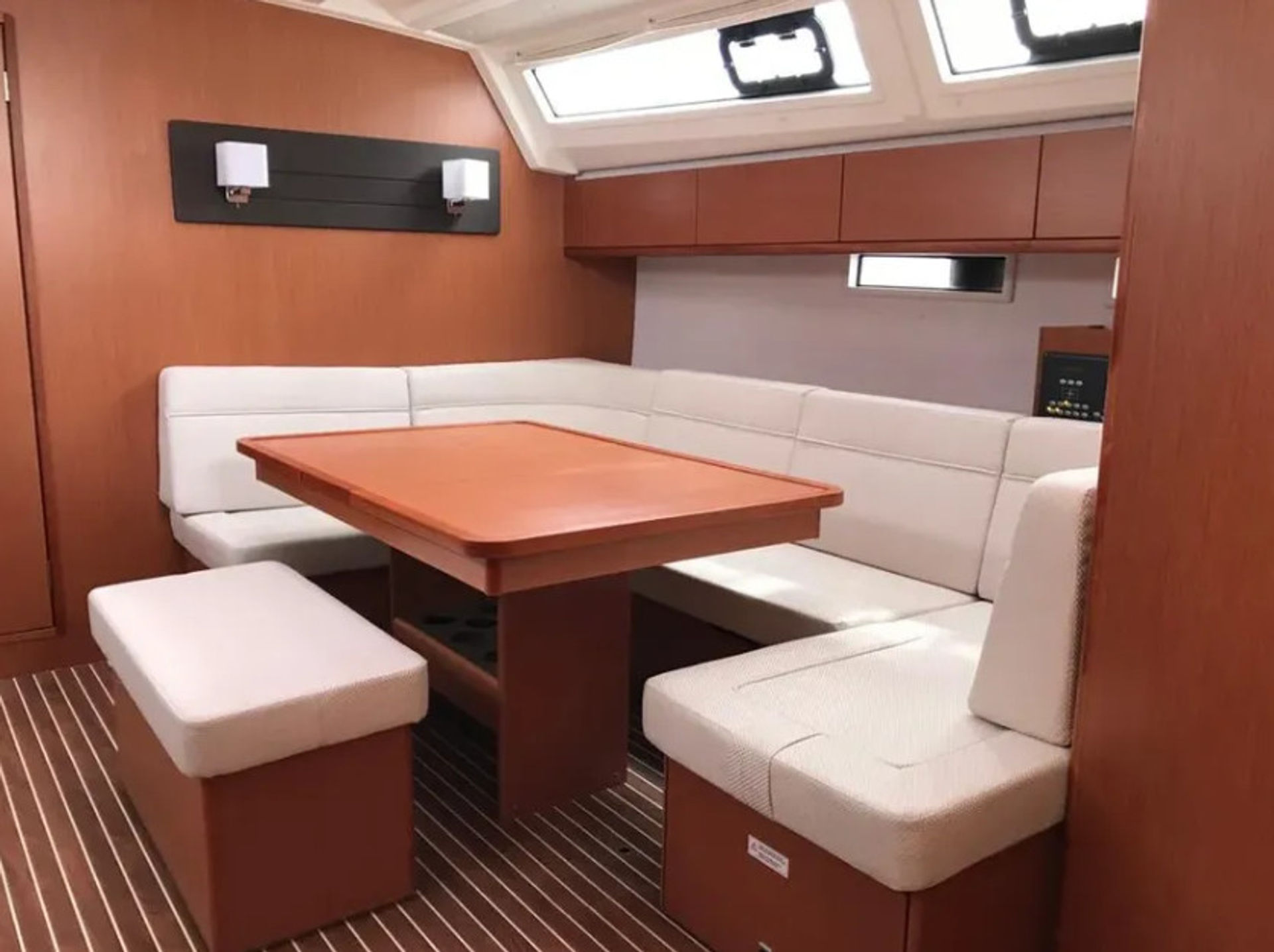 6561687330000101002_SWII_interior.jpg