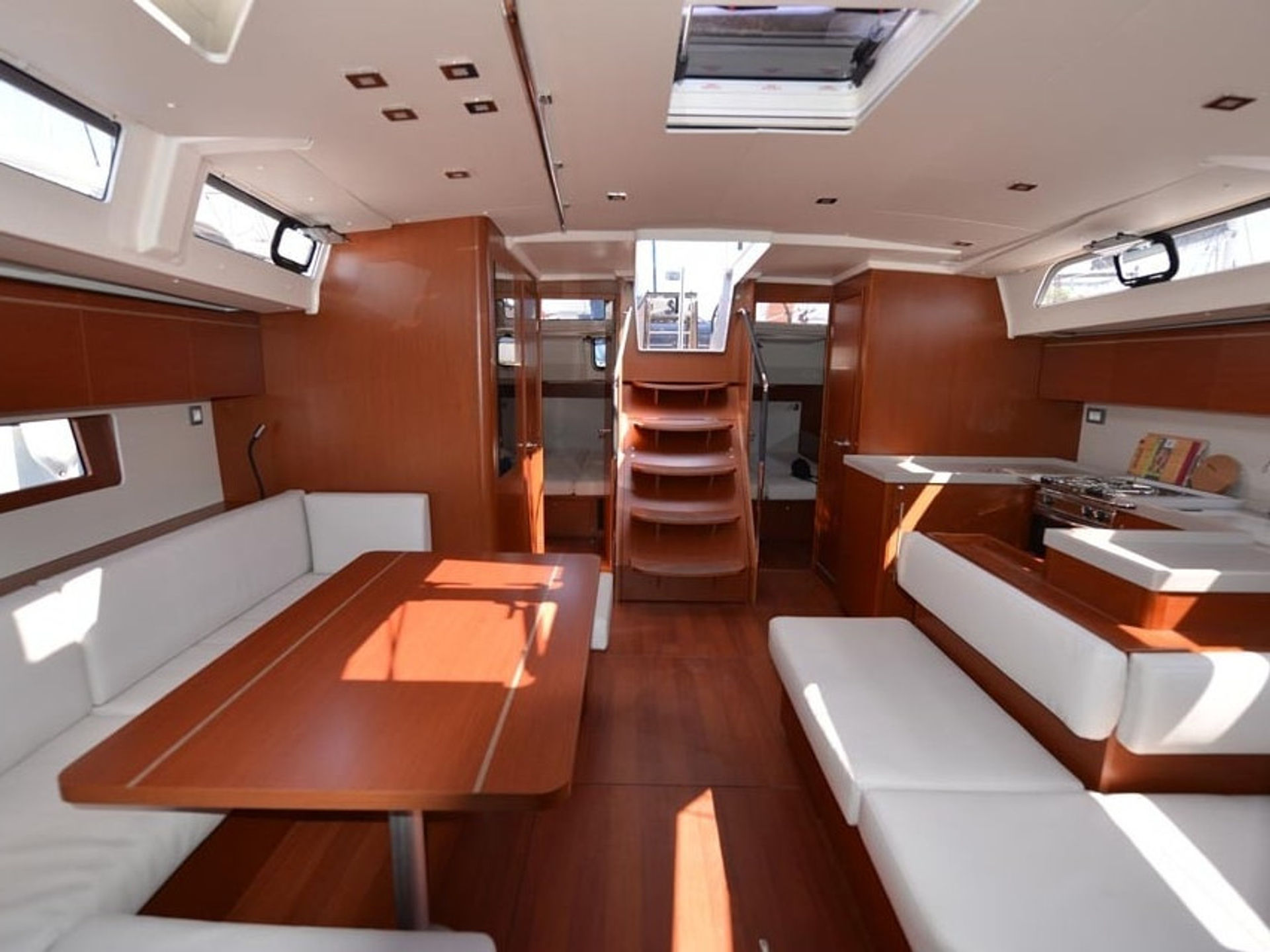 6583178430000101002_Interior.jpg