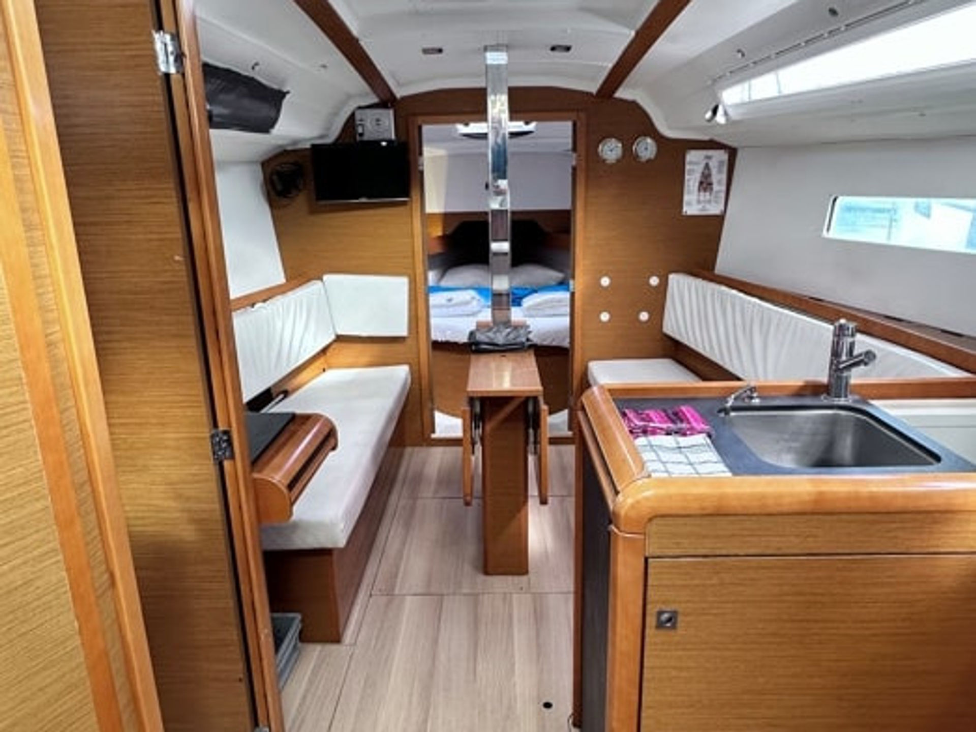 6585472510000101002_Interior.jpg
