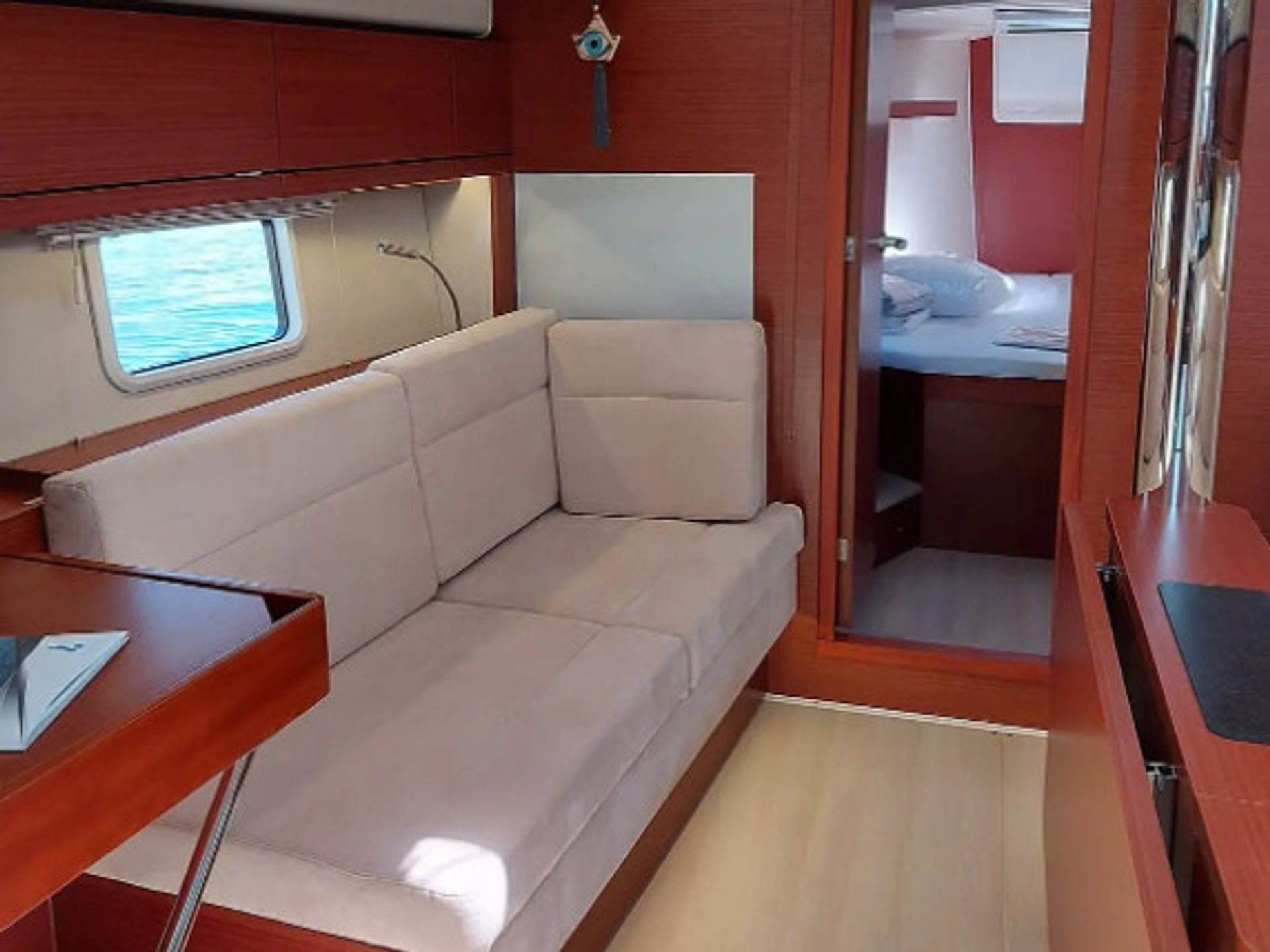 6585707450000101002_Polynoe_interior.jpg