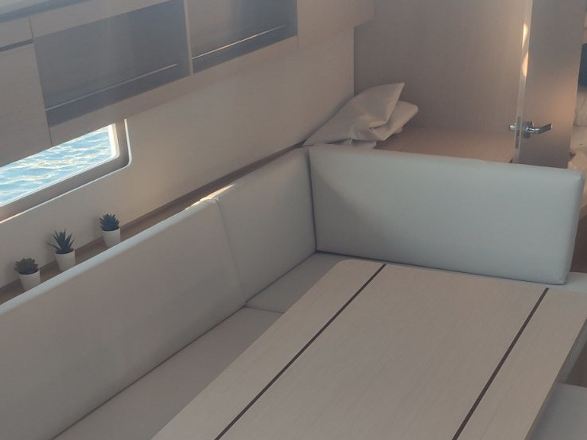 6591317690000101002_Taylor_interior.jpg