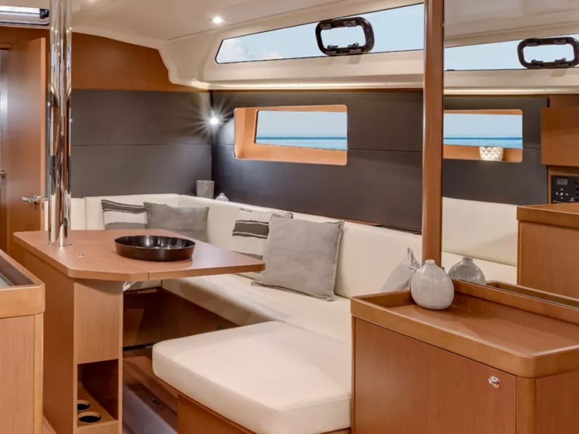 6591848050000101002_Interior.jpg