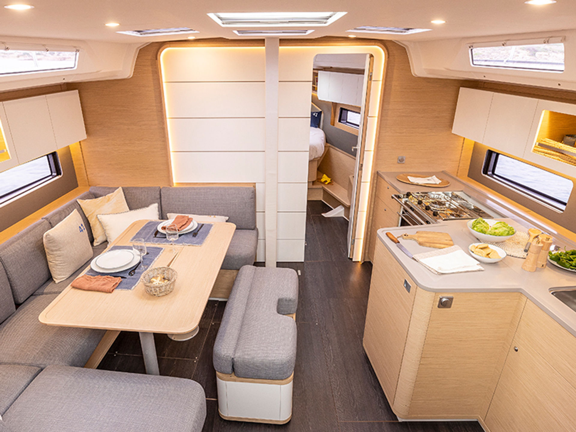 6593526070000107040_Dufour41_interior.jpg