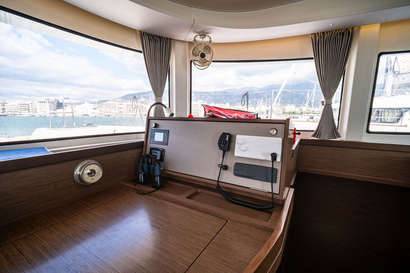 Lagoon 42 Silver VIII  (A/C and Generator)
