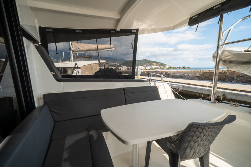 Lagoon 42 Silver VIII  (A/C and Generator)