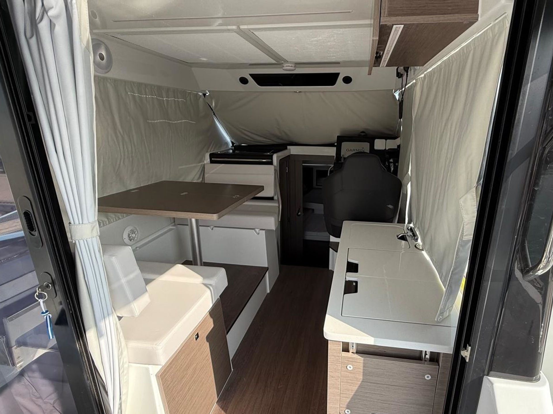 6634826170000103060_Interior.jpg