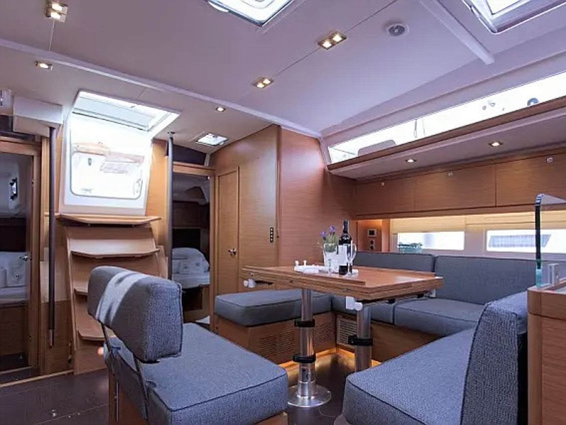 6659239540000107709_Anna_III_interior.jpg
