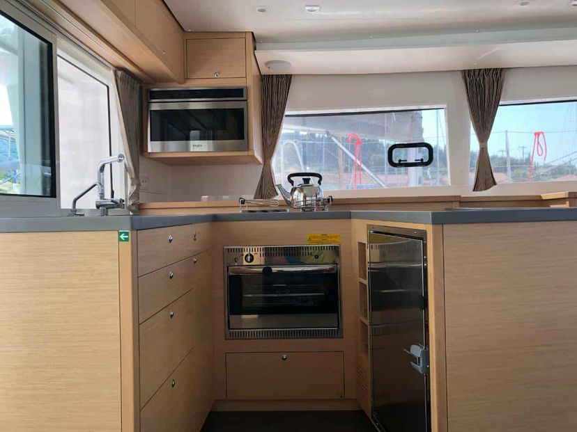 Lagoon 45 Lagoon 450F built 2019 Generator, A/C, Watermaker