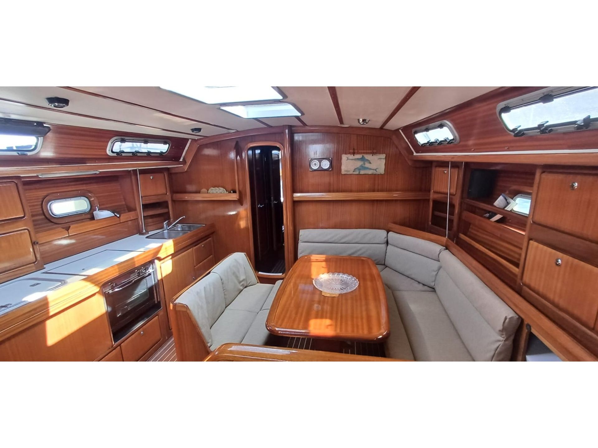 6813081069202458_interior.jpg