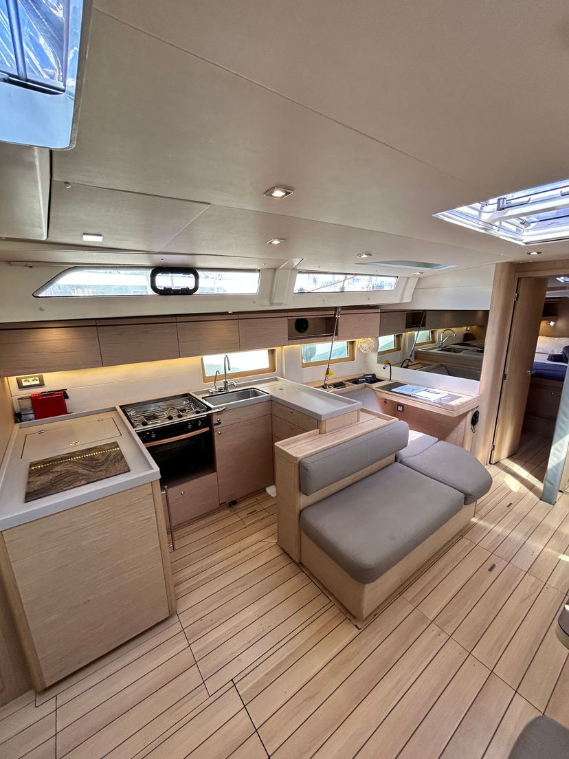 Beneteau OCEANIS 51.1 Barracuda (Refit 2026 - A/C - Generator - Electric Heads - 12 Pax)