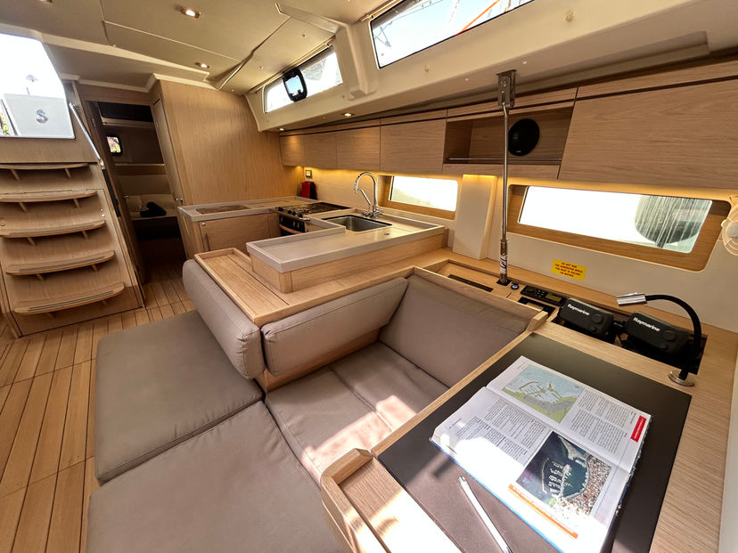 Beneteau OCEANIS 51.1 Barracuda (Refit 2026 - A/C - Generator - Electric Heads - 12 Pax)