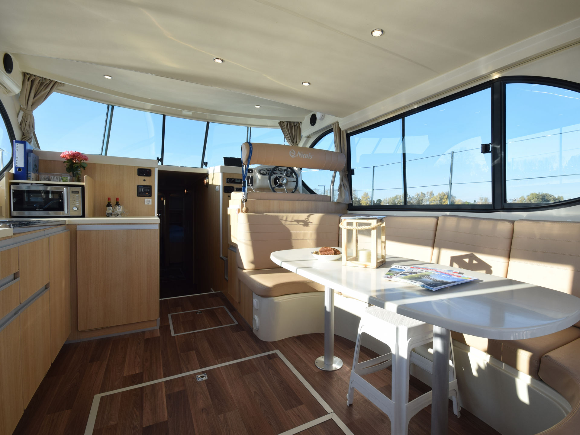 6856761470000107718_Nicols_Octo_Interior.jpg