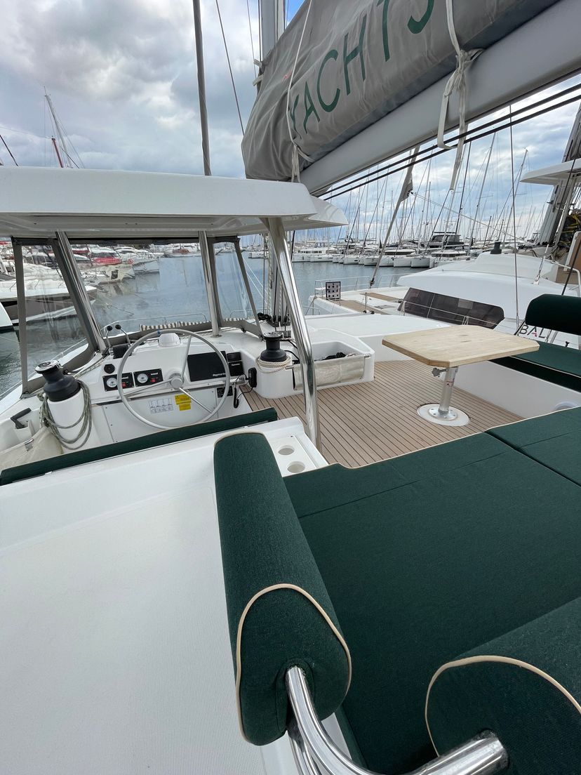 Bali Catamarans 4.4 Romar One