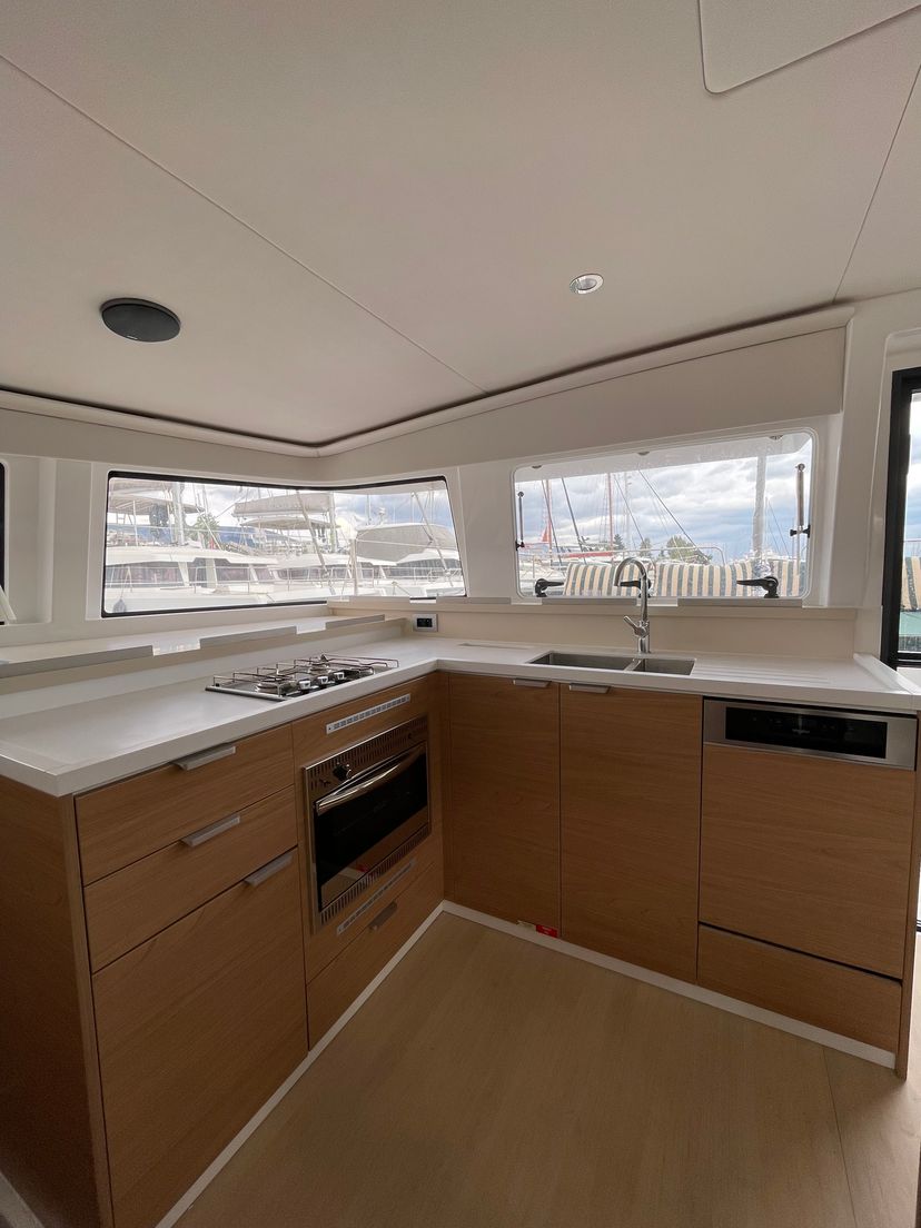Bali Catamarans 4.4 Romar One
