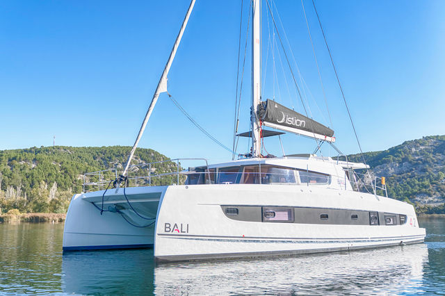 Bali Catamarans 4.2 First Spark