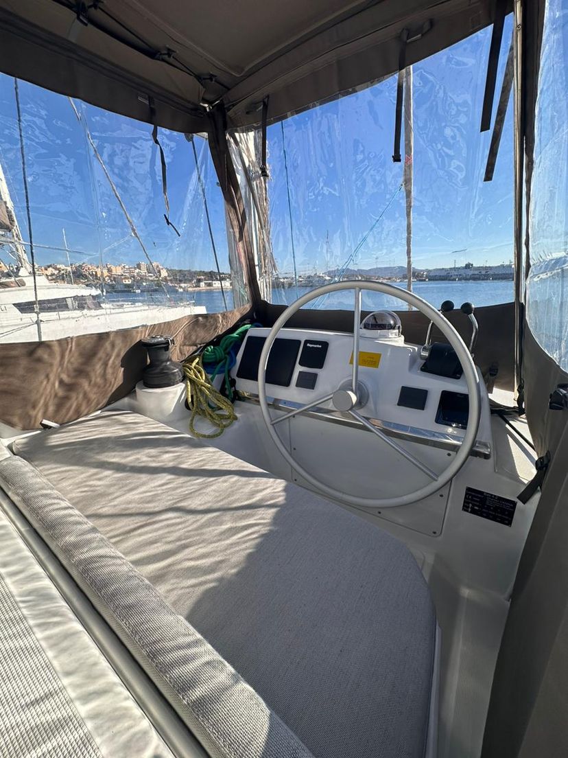 Bali Catamarans 4.2 High School