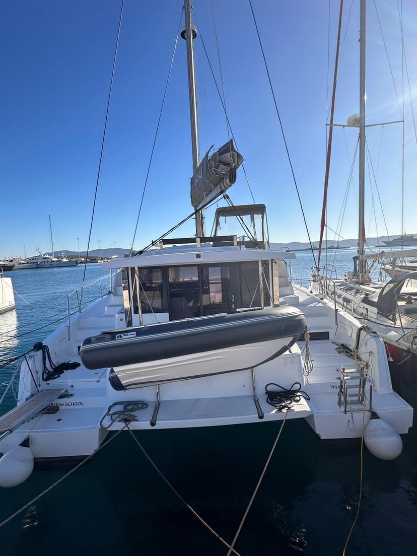 Bali Catamarans 4.2 High School