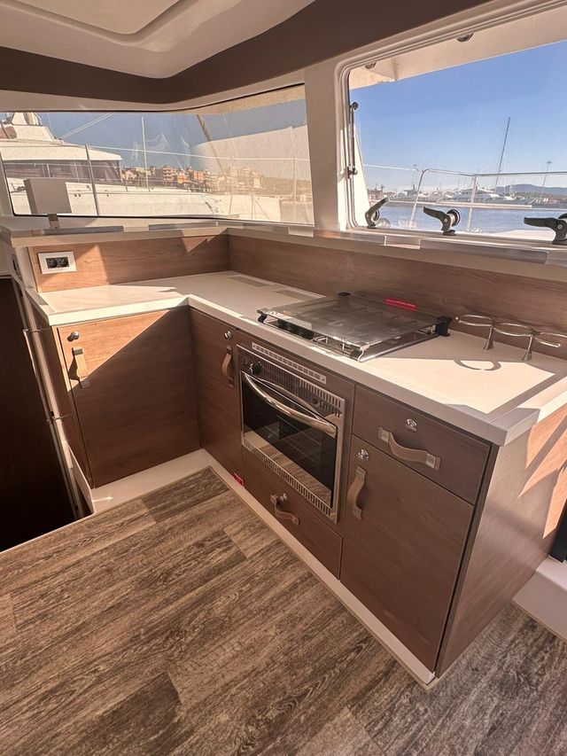 Bali Catamarans 4.2 High School