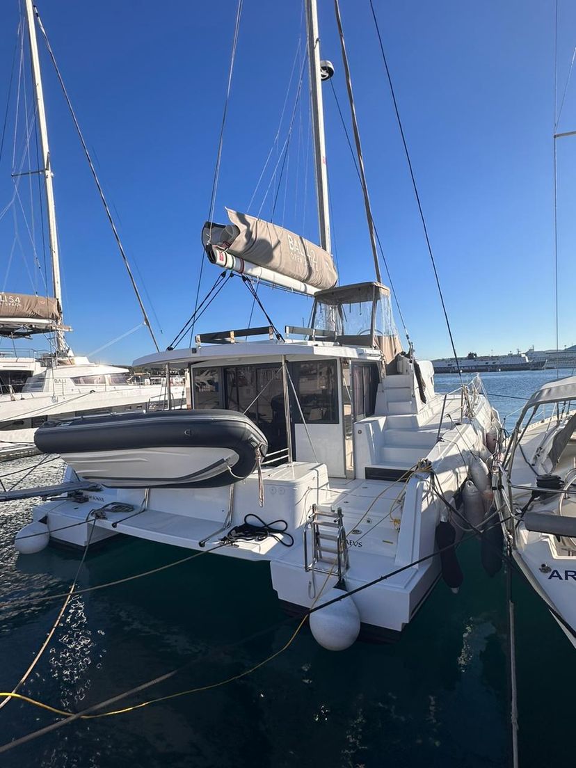 Bali Catamarans 4.2 High School