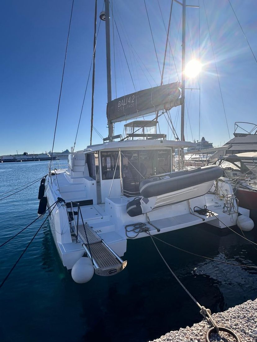 Bali Catamarans 4.2 High School